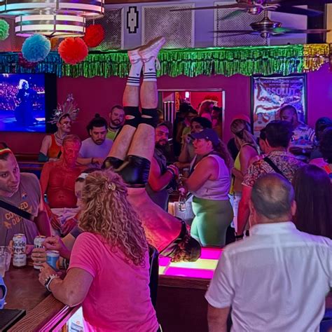 Lucky Horseshoe Lounge (@luckyhorseshoelounge) • Instagram photos and ...