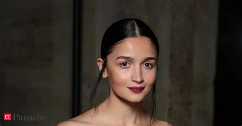Alia Bhatt lights up the red carpet, in an elegant little black dress ...