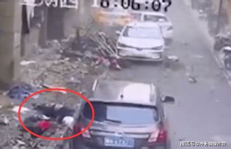 杭州一汽车冲入人行道致1死2伤 驾驶员已被警方控制!|杭州|汽车-社会资讯-川北在线