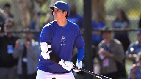 Shohei Ohtani homers in first live batting practice with Dodgers - ESPN