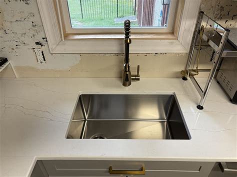 Karran Elite Undermount 33-in x 22-in Satin Stainless Steel Double ...