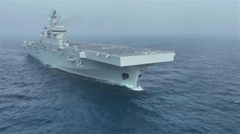 中国075型两栖攻击舰曝光，“小航母”作战战力不输美军_凤凰网军事_凤凰网