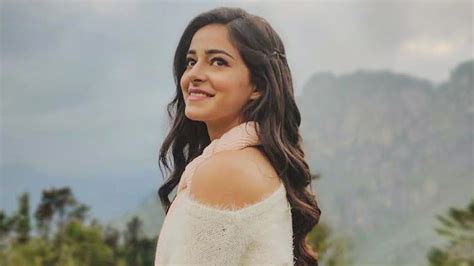 Ananya Panday's off-shoulder sweater is perfect for your next Netflix ...