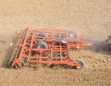 Kuhn Prolander 6000 Grubber hält Prüfsiegel "DLG-anerkannt ...
