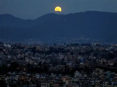Statue of Liberty and the Flower Moon - Spectacular views of the Super ...