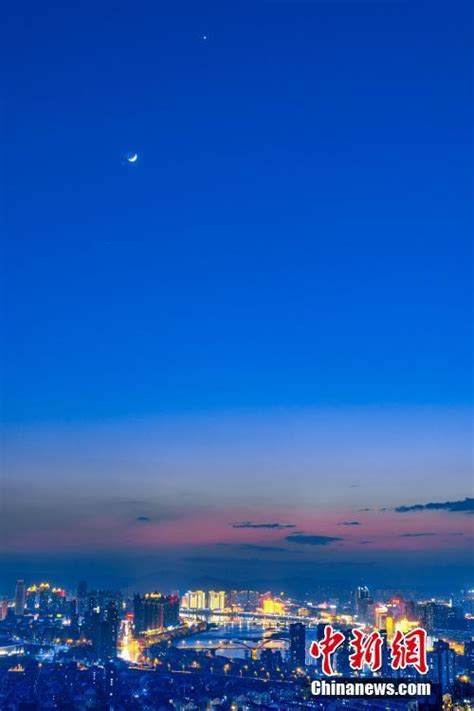 夜空上演“金星伴月”天象
