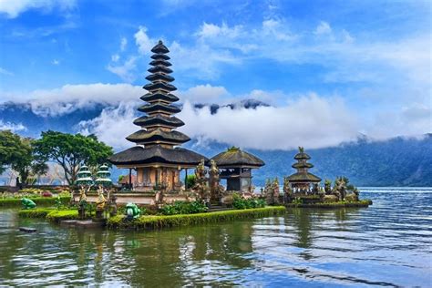 Pura Ulun Danu Beratan Temple In Bali: Iconic Lake Temple