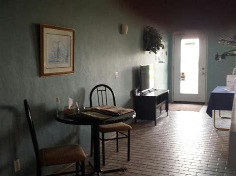 EARLTON MOTEL - Hotel Reviews, Photos, Rate Comparison - Tripadvisor