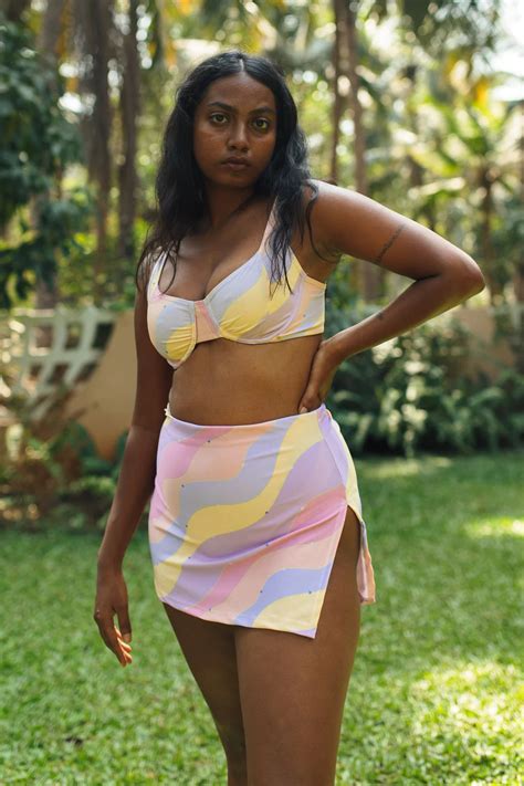 8 swimsuits for wide hips that are stylish and comfy - Tweak India