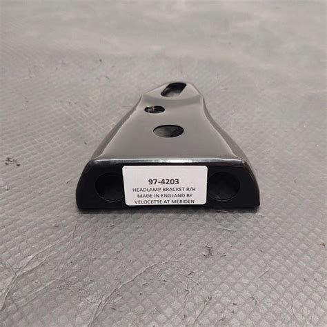 Triumph Headlamp Bracket RHS | BRITISH Only Austria Fahrzeughandel GmbH