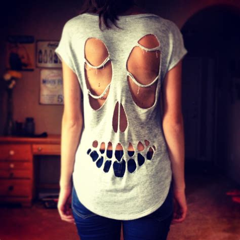 Skull back shirt. Cutout DIY Diy Clothing, Upcycle Clothes, Tshirt ...