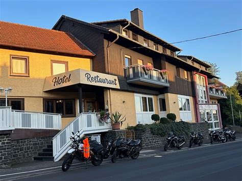HOTEL-RESTAURANT JOECKEL (Nieder-Moos) - Hotel Reviews, Photos, Rate ...
