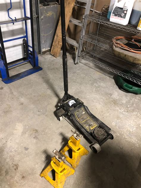 FLOOR JACKS & 3 TON BLACK JACK