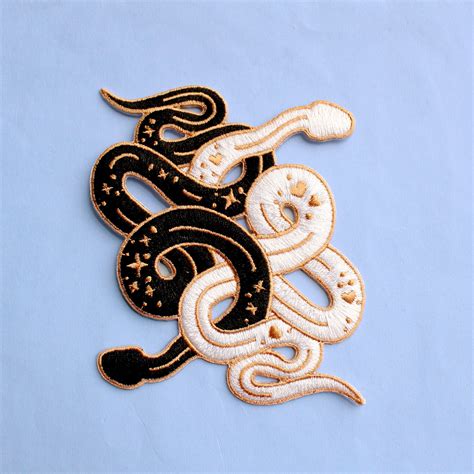 Black & White Snakes Iron-On Patch | Parches bordados, Bordado ...