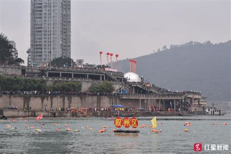 壮观！1600名游泳爱好者宜宾横渡长江迎新年__凤凰网