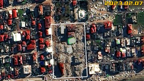 卫星图像看土耳其地震前后:建筑物大面积消失 操场上扎满救灾帐篷|地震_新浪新闻