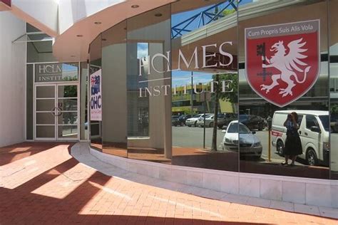 Holmes Institute Courses & Fees 2025: Popular Programs, Eligibility