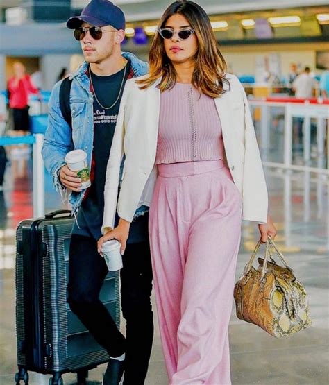 How To Pack A Suitcase Properly To Maximize Capacity - Handy Tips For ...