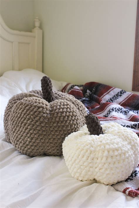 Free Crochet Pillow Pattern Tutorial 的图像结果