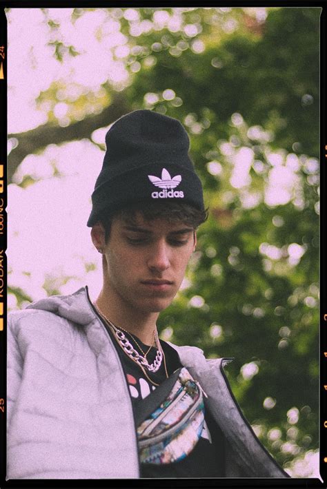 South Londoner Adam Rom Premieres Pop Track "Back To You"