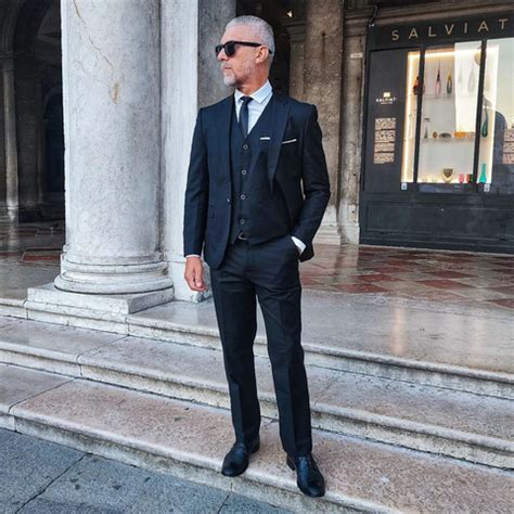 Modern Man Suit 的图像结果