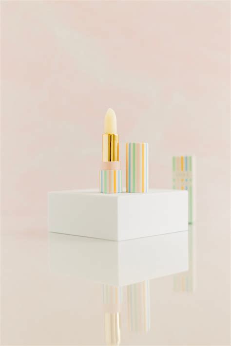 Lip Conditioner with Hyaluronic Acid – A'del Natural Cosmetics