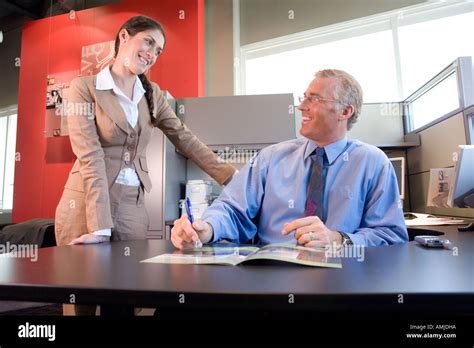 Two Business People Talking 的图像结果