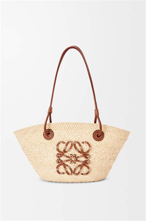 Small Anagram Basket bag in iraca palm and calfskin Beige - LOEWE