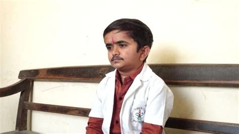 Meet Dr Ganesh Baraiya: World's Shortest Doctor, Hailing From Gujarat ...