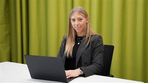 Interview | From the seminar to the battery cell lab | Mercedes-Benz ...