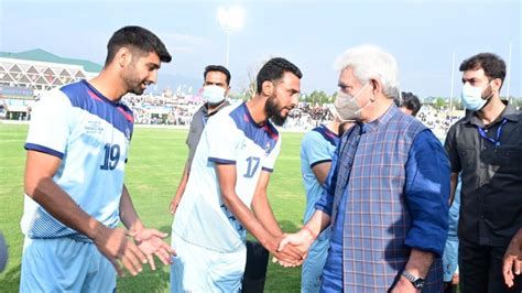 फीफा की तर्ज पर श्रीनगर में बनाया गया अंतरराष्ट्रीय फुटबॉल स्टेडियम ...