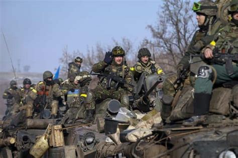 Ukraine army, rebels miss deadline to start weapons pullback