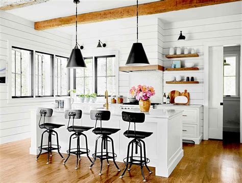 23 Farmhouse Kitchens That Add Rustic Charm to Modern Amenities