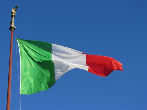 The History of the Italian Flag | Essential Italy