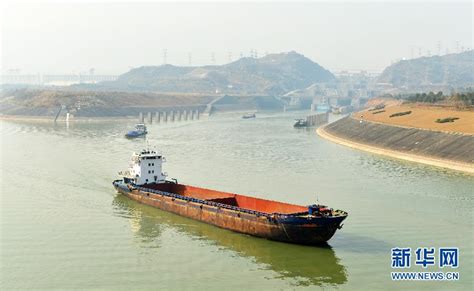三峡船闸年通过量近1.2亿吨 创历史最高纪录(图)-搜狐新闻