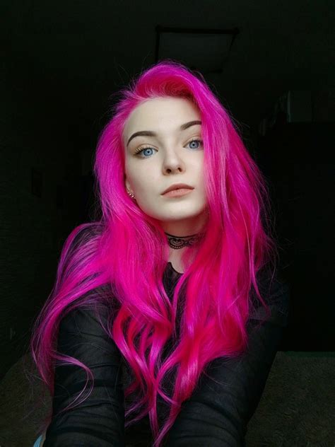 pink hair | Hot pink hair, Pink blonde hair, Unnatural hair color