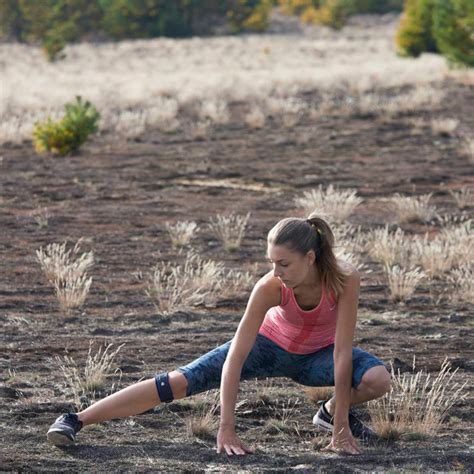 Bauerfeind GenuPoint, Color: Titan, Knee Support – Maxwell India