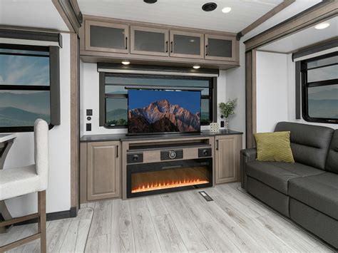 Montana Luxury Fifth Wheels - Model 3531RE Floorplan - Keystone RV