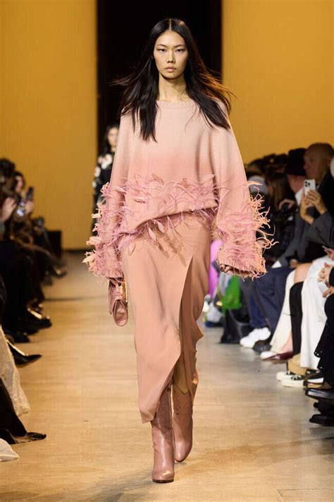 GRAZIA'S A/W 2024 Trend Report: Flutter into Fall with Feathered ...