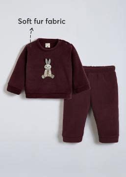 Shop Online 2-Pc Bunny Applique Jogger Set at ₹999
