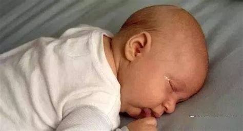 婴儿睡觉惊跳（婴儿熟睡后总）-幼儿百科-魔术铺