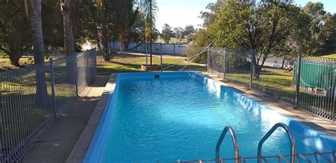 GREEN DOOR MOTEL (Lavington) - Motel Reviews, Photos, Rate Comparison ...