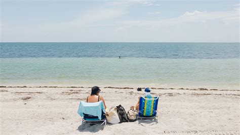 Florida Swimmers Brave Hot Ocean Waters That Feel Like Steamy Syrup - The New York Times