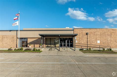Furneaux Elementary School in Carrollton, TX - Homes.com