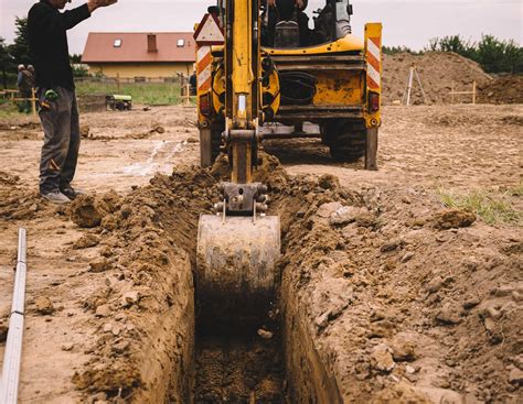 Gartenbauer soll Garten anlegen – Baubeginn verzögert sich: Gartenbauer ...