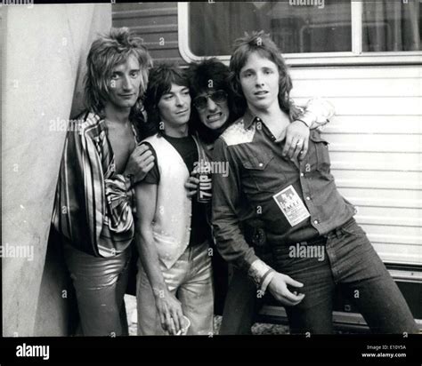 1974 rod stewart and the band hi-res stock photography and images - Alamy