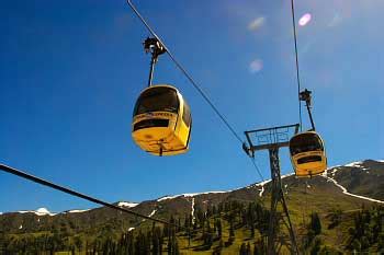 Cable car Gondola & chair lift at Gulmarg for tourist and ski players ...