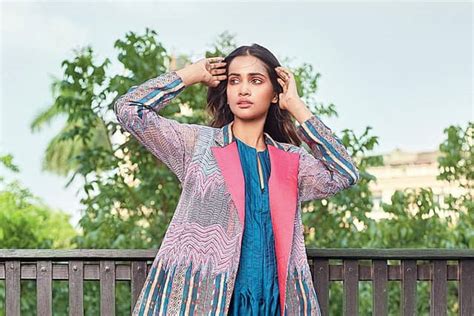 Hairstylist Rachel White creates simple accessorised looks on models ...