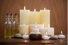 candele olio massaggio candele con bottiglie di olio per massaggi e sale marino candele olio massaggio candele con bottiglie di olio per massaggi e sale marino