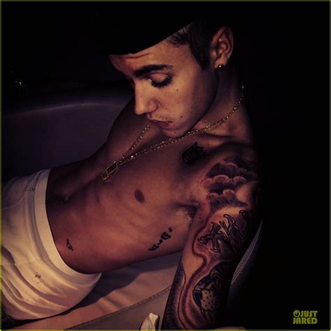 Justin Bieber: Shirtless Tattoo Session!: Photo 3002577 | Justin Bieber ...